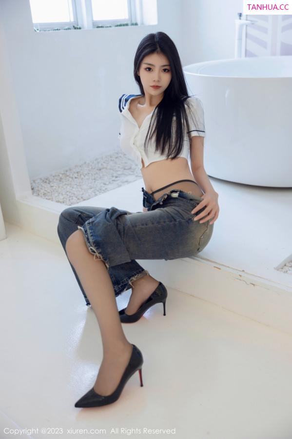 可乐Vicky  [XiuRen]高清写真图 2023.07.05 No.7027 可乐Vicky 黑丝美腿第9张图片